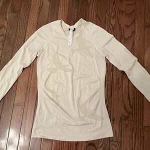 Excellent condition. Oiselle Flyte long sleeve shirt. Adult small.